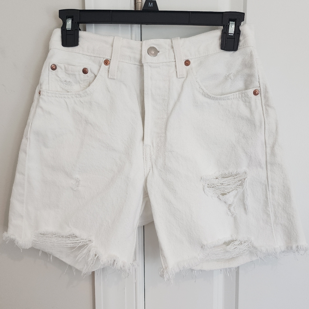 LEVIS 501 White Distressed Denim Shorts. Button Up Fly. Size W25.